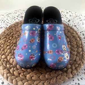 Sanita Clogs - Day of the Dead Sugar Skulls NWT